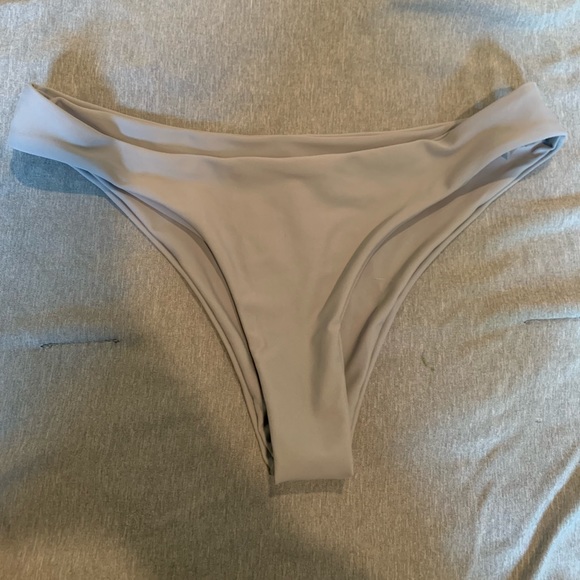 3/$18.🌼 Bundle of 3 size small cheeky bikini bottoms - Picture 7 of 10